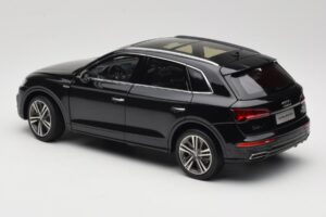 Audi Q5L FY Melns Paudi Model 1:18 26732 Metāls — attēls 7 no 8