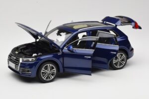 Audi Q5L FY Zils Paudi Model 1:18 33729 Metāls — attēls 2 no 8