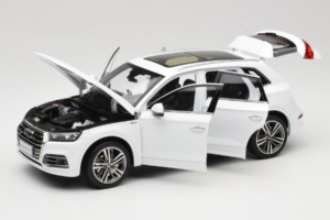 Audi Q5L FY Balts Paudi Model 1:18 30694 Metāls — attēls 2 no 8