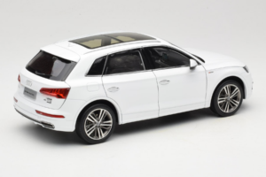 Audi Q5L FY Balts Paudi Model 1:18 30694 Metāls — attēls 3 no 8