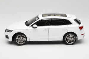Audi Q5L FY Balts Paudi Model 1:18 30694 Metāls — attēls 4 no 8