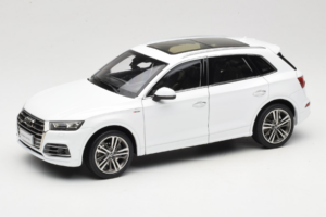 Audi Q5L FY Balts Paudi Model 1:18 30694 Metāls