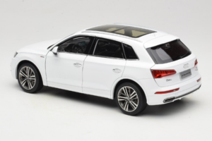 Audi Q5L FY Balts Paudi Model 1:18 30694 Metāls — attēls 7 no 8