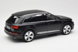 Audi Q7 4M Matēts Melns Minichamps 1:18 110014001 Metāls — attēls 3 no 8