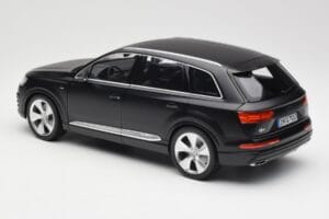 Audi Q7 4M Matēts Melns Minichamps 1:18 110014001 Metāls — attēls 7 no 8