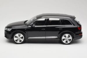 Audi Q7 4M Orca Black Minichamps 1:18 5011407625 Metāls — attēls 4 no 8