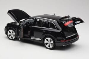 Audi Q7 4M Orca Black Minichamps 1:18 5011407625 Metāls — attēls 5 no 8
