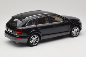 Audi Q7 Melns Kyosho 1:18 09221BK Metāls — attēls 3 no 8