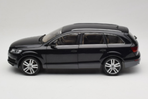 Audi Q7 Melns Kyosho 1:18 09221BK Metāls — attēls 4 no 8