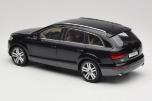 Audi Q7 Melns Kyosho 1:18 09221BK Metāls — attēls 7 no 8