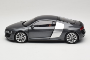 Audi R8 5.2 FSI Quattro Daytona Grey Kyosho 1:18 09216DG Metāls — attēls 4 no 7