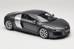 Audi R8 5.2 FSI Quattro Daytona Grey Kyosho 1:18 09216DG Metāls