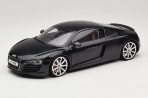 Audi R8 Melns Kyosho 1:18 09213BK Metāls