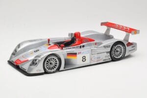 Audi R8 LMP900 #8 Audi Sport Team Joest F. Biela / E. Pirro / T. Kristensen 24 Hours of Le Mans 2000 Maisto 1:18 38899 Metāls