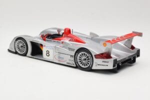 Audi R8 LMP900 #8 Audi Sport Team Joest F. Biela / E. Pirro / T. Kristensen 24 Hours of Le Mans 2000 Maisto 1:18 38899 Metāls — attēls 5 no 6