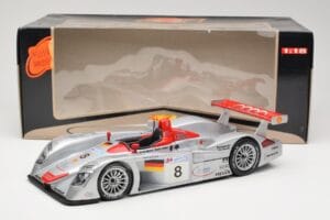 Audi R8 LMP900 #8 Audi Sport Team Joest F. Biela / E. Pirro / T. Kristensen 24 Hours of Le Mans 2000 Maisto 1:18 38899 Metāls — attēls 6 no 6
