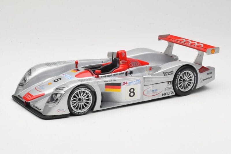 Audi R8 LMP900 #8 Audi Sport Team Joest F. Biela / E. Pirro / T. Kristensen 24 Hours of Le Mans 2000 Maisto 1:18 38899 Metāls