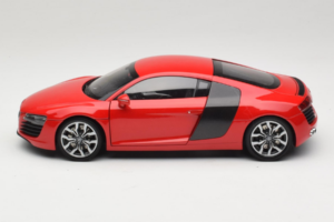 Audi R8 Sarkans Kyosho 1:18 09213R Metāls — attēls 4 no 8