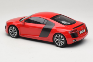 Audi R8 Sarkans Kyosho 1:18 09213R Metāls — attēls 7 no 8