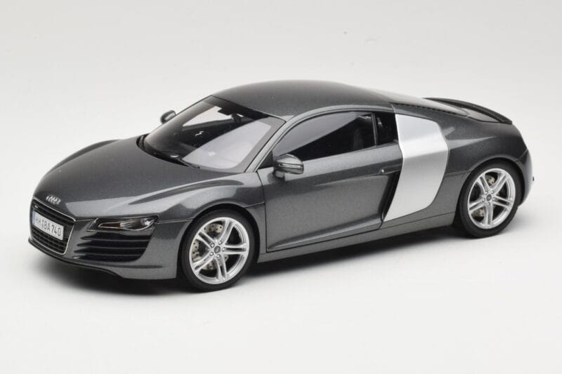 Audi R8 Type 42 4.2 Daytona Grey Kyosho 1:18 5010618425 Metāls