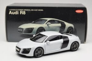 Audi R8 Type 42 Suzuka Grey Kyosho 1:18 09213SG Metāls — attēls 8 no 8