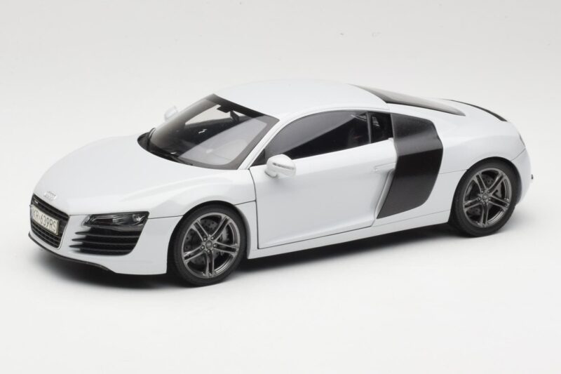 Audi R8 Type 42 Suzuka Grey Kyosho 1:18 09213SG Metāls