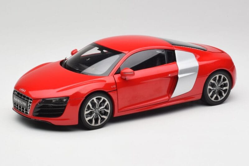 Audi R8 V10 Brilliant Sarkans Kyosho 1:18 09216RR Metāls