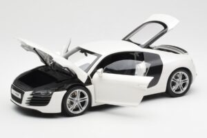 Audi R8 Type 42 Balts Kyosho 1:18 09213W Metāls — attēls 2 no 8