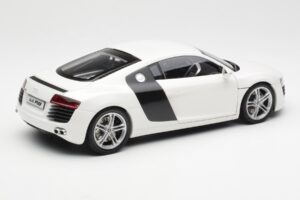 Audi R8 Type 42 Balts Kyosho 1:18 09213W Metāls — attēls 3 no 8