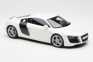 Audi R8 Type 42 Balts Kyosho 1:18 09213W Metāls — attēls 6 no 8