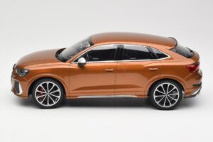 Audi RS Q3 Sportback 8U Brown Metallic Minichamps 1:18 155018104 Metāls — attēls 3 no 6