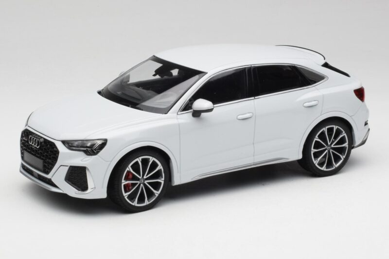 Audi RS Q3 F3 Sportback Glacier White Metallic Minichamps 1:18 155018105 Metāls