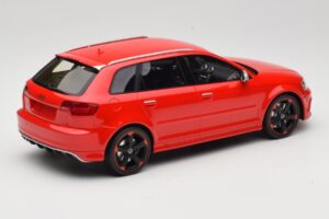 Audi RS3 8P Sportback Sarkans DNA 1:18 DNA000056 Sveķi — attēls 2 no 6