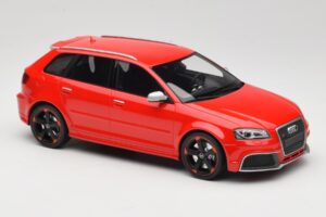 Audi RS3 8P Sportback Sarkans DNA 1:18 DNA000056 Sveķi — attēls 4 no 6