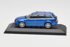 Audi RS4 B7 Avant Blue Metallic Minichamps 1:43 AUDI010 Metāls