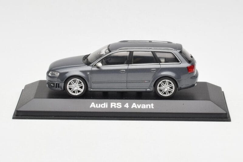 Audi RS4 B7 Avant Pelēks Minichamps 1:43 5010509223 Metāls
