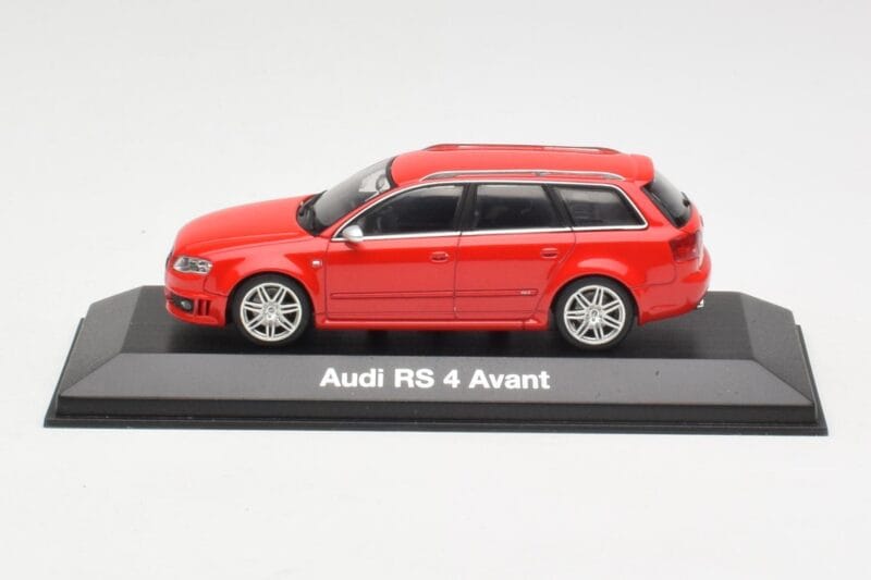 Audi RS4 B7 Avant Sarkans Minichamps 1:43 5010509213 Metāls