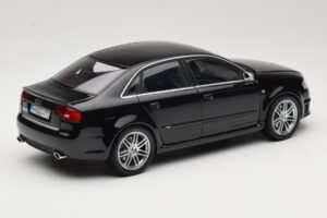 Audi RS4 B7 Sedan Phantom Black Minichamps 1:18 5010509115 Metāls — attēls 3 no 8