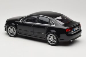Audi RS4 B7 Sedan Phantom Black Minichamps 1:18 5010509115 Metāls — attēls 7 no 8
