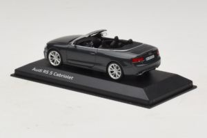 Audi RS5 B8 Kabriolets Daytona Gray Minichamps 1:43 5011215323 Metāls — attēls 3 no 4
