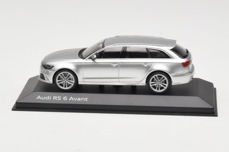Audi RS6 C7 Avant Prisma Silver Minichamps 1:43 5011216213 Metāls