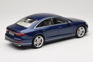 Audi S8 D5 Zils GT Spirit 1:18 GT313 Sveķi — attēls 2 no 6