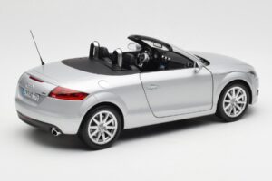 Audi TT 8J Roadster Gaiši Sudrabs Minichamps 1:18 5010500515 Metāls — attēls 3 no 8