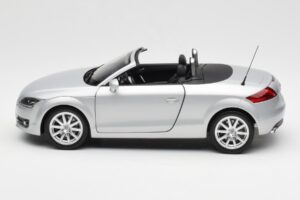 Audi TT 8J Roadster Gaiši Sudrabs Minichamps 1:18 5010500515 Metāls — attēls 4 no 8