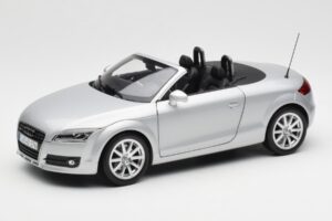 Audi TT 8J Roadster Gaiši Sudrabs Minichamps 1:18 5010500515 Metāls