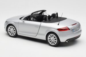 Audi TT 8J Roadster Gaiši Sudrabs Minichamps 1:18 5010500515 Metāls — attēls 7 no 8