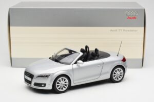 Audi TT 8J Roadster Gaiši Sudrabs Minichamps 1:18 5010500515 Metāls — attēls 8 no 8