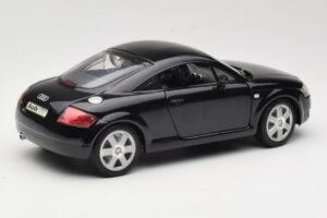 Audi TT 8N Melns Revell 1:18 08953 Metāls — attēls 3 no 8