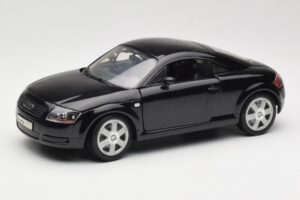 Audi TT 8N Melns Revell 1:18 08953 Metāls