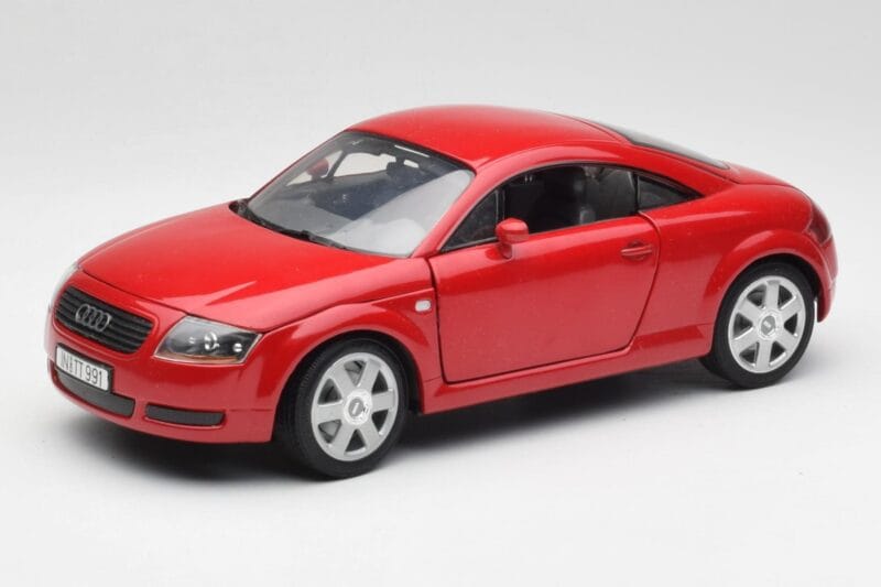 Audi TT 8N Coupe Sarkans Revell 1:18 89909092 Metāls